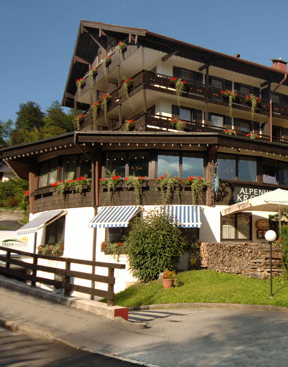 Hausansicht Sommer Hotel Kronprinz